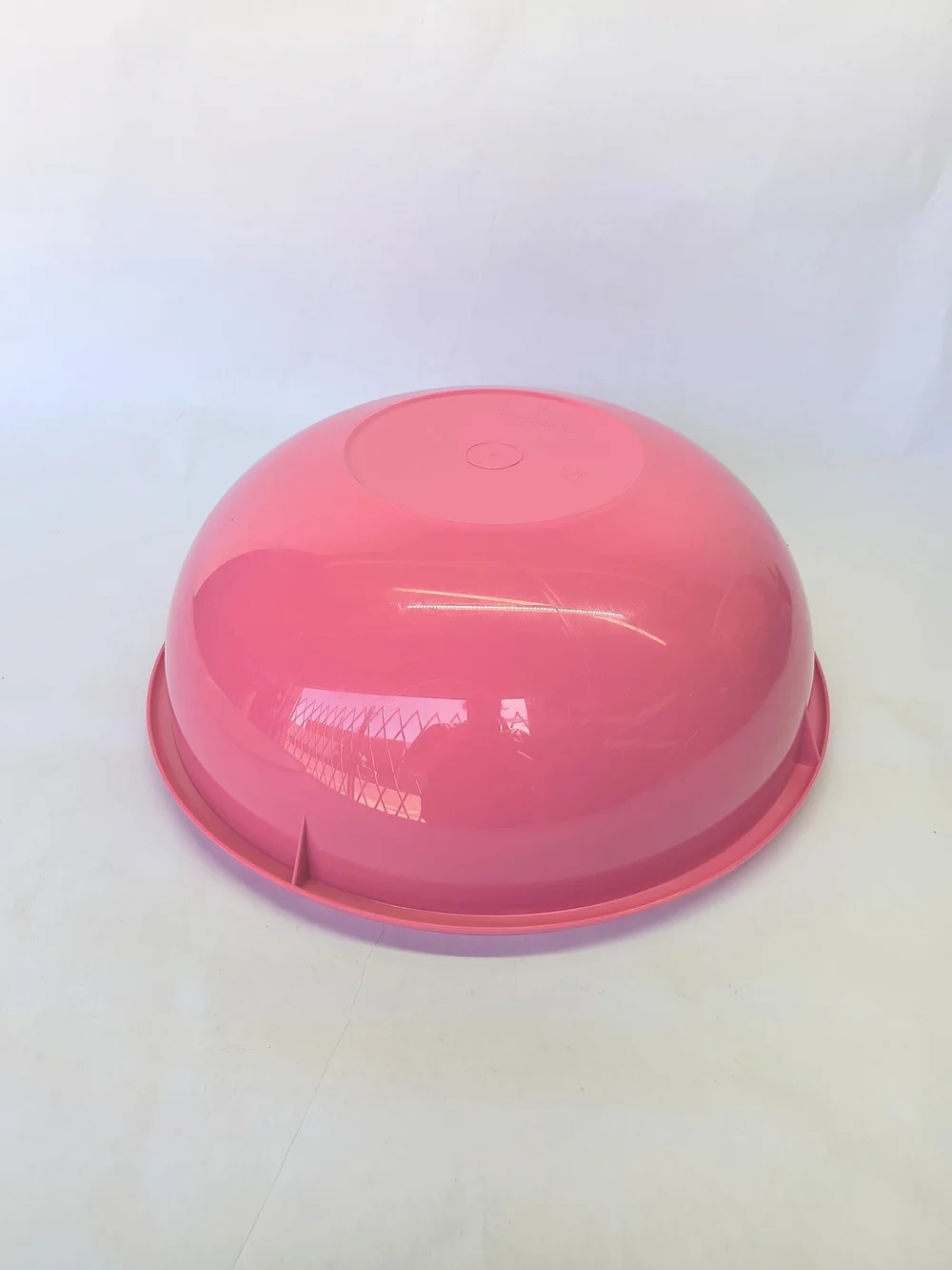 TUPPERWARE Pink Fix-N-Mix Bowl with Cream Lid